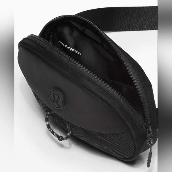 Lululemon Take it On Belt Bag - Black - Picture 2 of 6